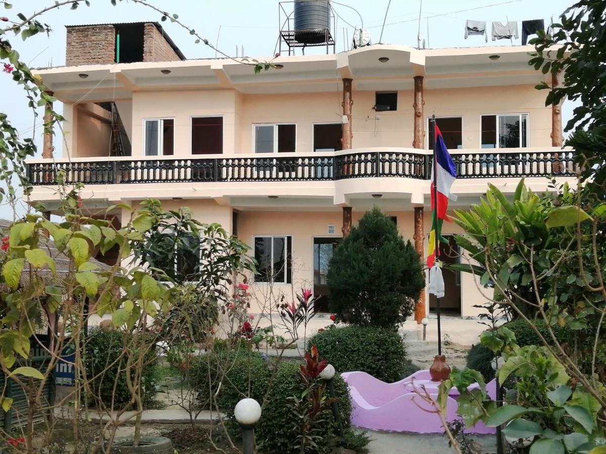 Hotel Garden Of Dreams Sauraha Eksteriør bilde