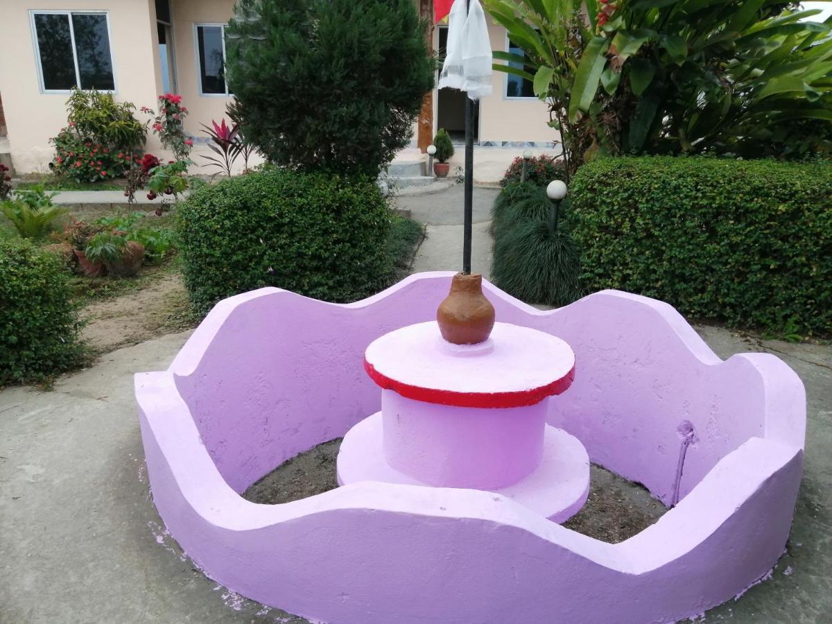 Hotel Garden Of Dreams Sauraha Eksteriør bilde