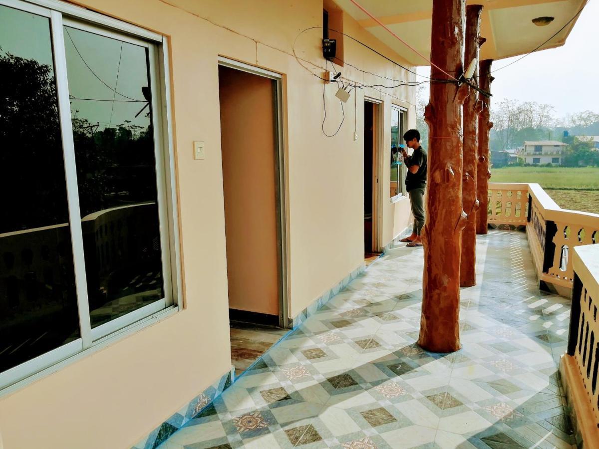 Hotel Garden Of Dreams Sauraha Eksteriør bilde