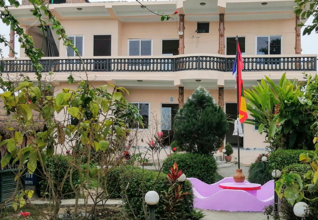 Hotel Garden Of Dreams Sauraha Eksteriør bilde